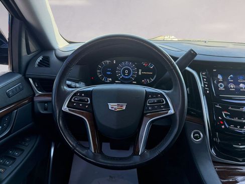 Used 2020 Cadillac Escalade 2WD image 12