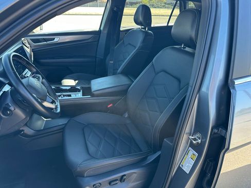 Used 2025 Volkswagen Atlas Cross Sport SE image 38