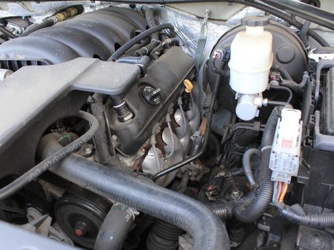 Used 2017 Chevrolet Suburban LT image 27