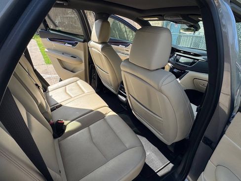 Used 2017 Cadillac XT5 Luxury w/ Driver Awareness Package FWD image 23
