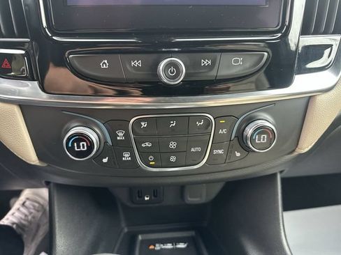 Used 2023 Chevrolet Traverse LT AWD/4WD image 18
