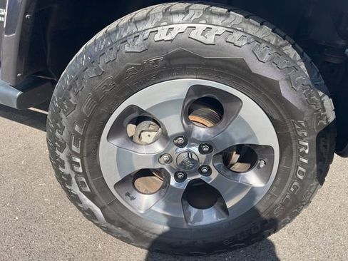 Used 2016 Jeep Wrangler Unlimited Sahara image 32