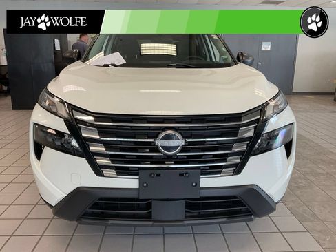 Used 2024 Nissan Rogue S AWD/4WD image 2