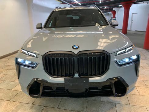 Used 2024 BMW X7 xDrive40i w/ Executive Package image 3
