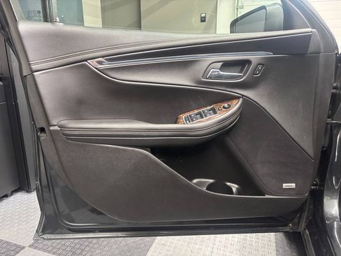 Used 2015 Chevrolet Impala LT FWD image 13