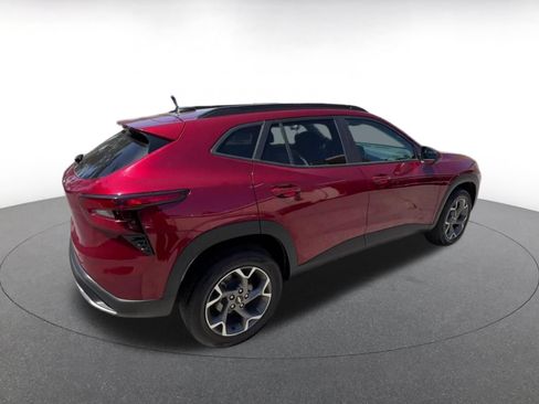 Used 2025 Chevrolet Trax LT FWD image 15