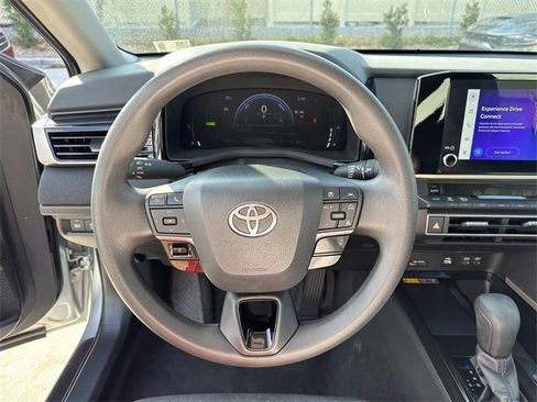 Used 2025 Toyota Camry LE image 21
