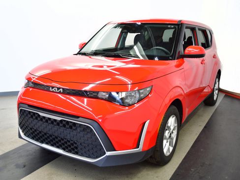 Used 2025 Kia Soul LX w/ LX Technology Package image 4