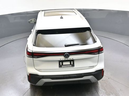 Used 2025 Volkswagen Tiguan SE w/ Panoramic Sunroof Package image 47