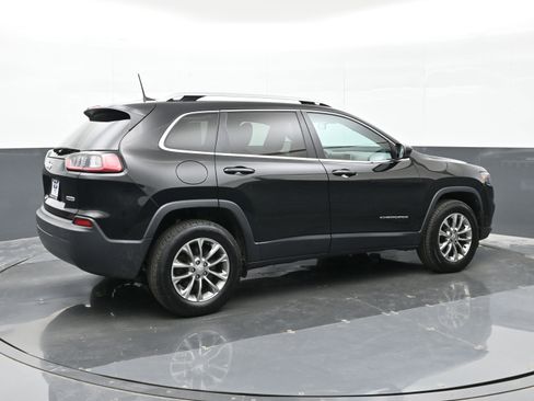 Used 2019 Jeep Cherokee Latitude Plus w/ Cold Weather Group AWD/4WD image 4