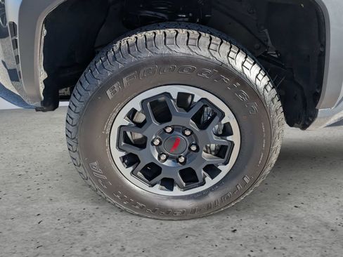 Used 2025 Toyota Tacoma TRD Off-Road image 7