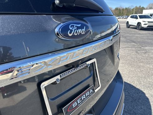 Used 2017 Ford Explorer XLT w/ XLT Technology Feature Bundle AWD/4WD image 29
