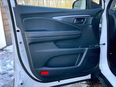 Used 2025 Honda Ridgeline Sport image 19