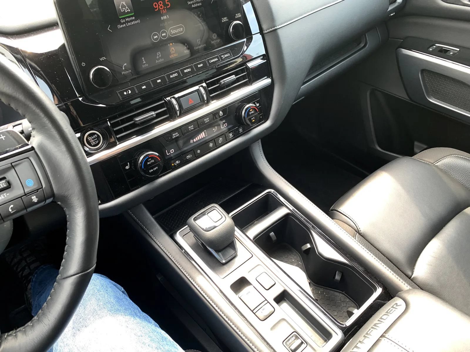 Used 2023 Nissan Pathfinder SL FWD image 14