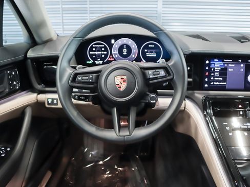 Certified 2025 Porsche Panamera image 15