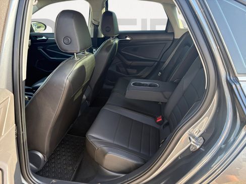 Certified 2023 Volkswagen Jetta SE w/ Panoramic Sunroof Package FWD image 21