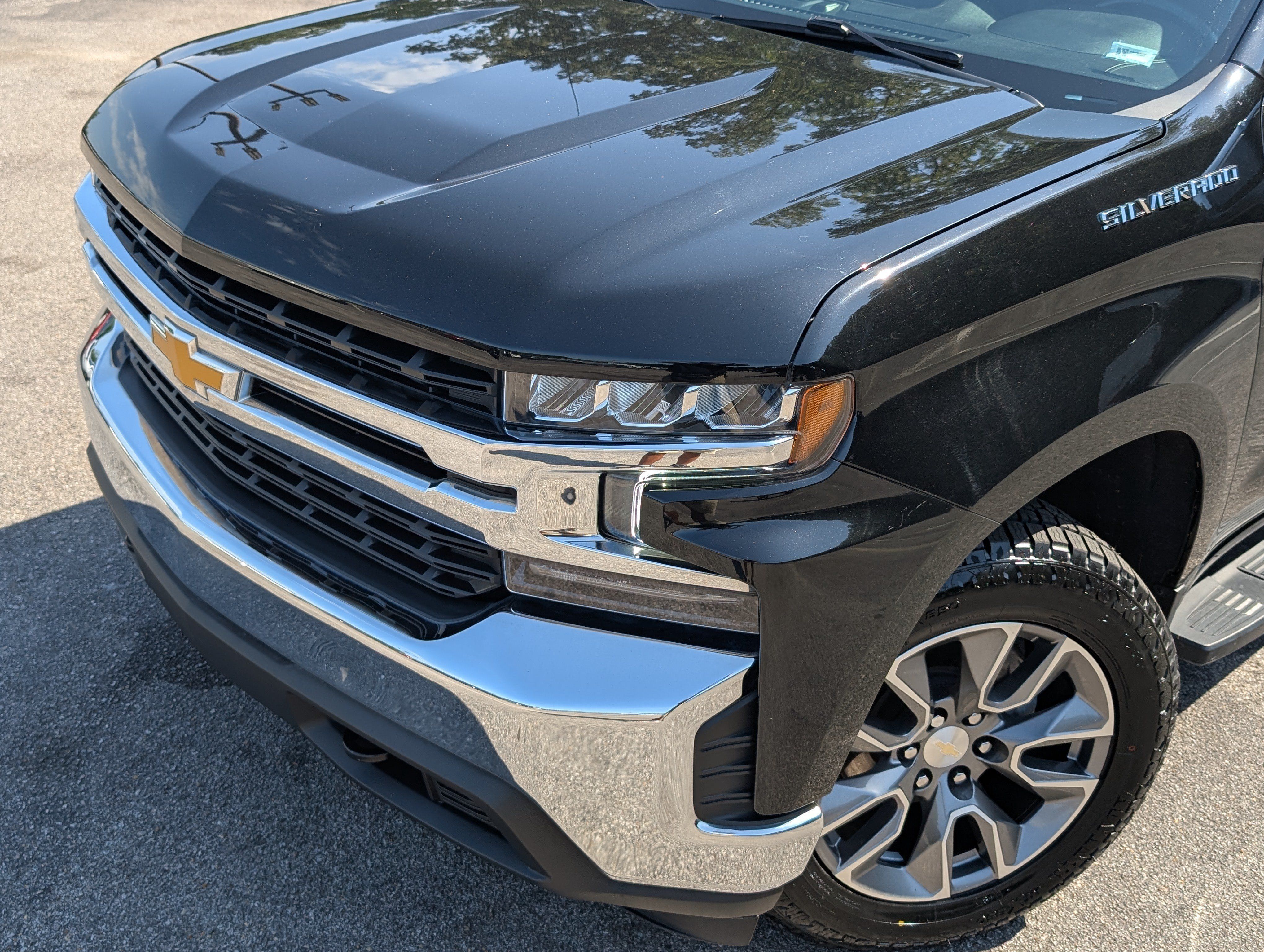 Used 2022 Chevrolet Silverado 1500 LT AWD/4WD image 13
