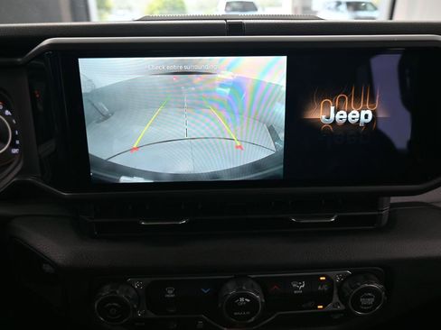 Used 2025 Jeep Wrangler Sport image 17