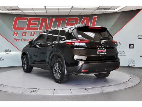 Used 2025 Nissan Rogue S image 4