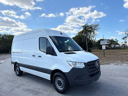 Used 2021 Mercedes-Benz Sprinter 1500 image 6