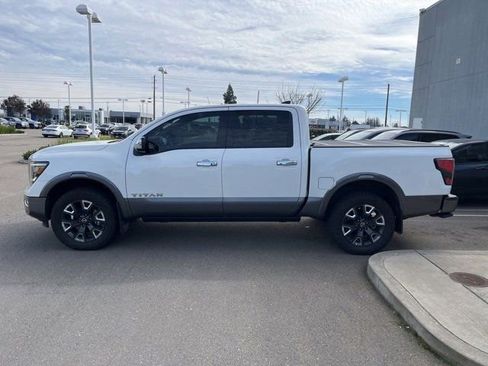 Used 2024 Nissan Titan Platinum Reserve w/ Moonroof Package image 9