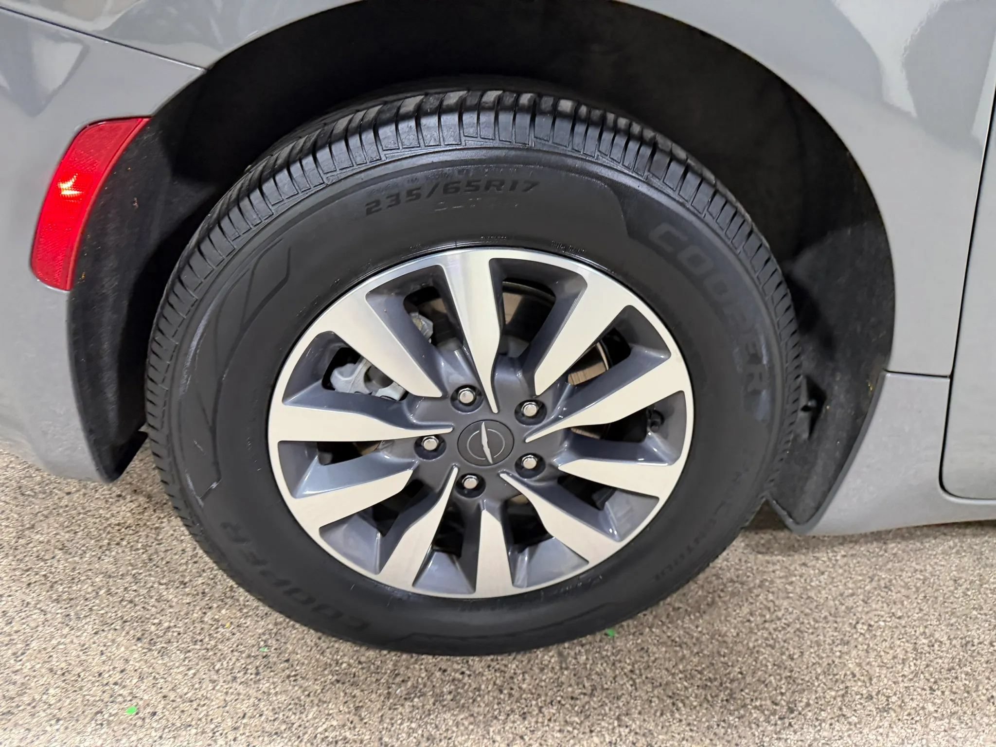 Used 2023 Chrysler Pacifica Touring-L FWD image 61