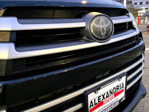 Used 2017 Toyota Highlander XLE image 30