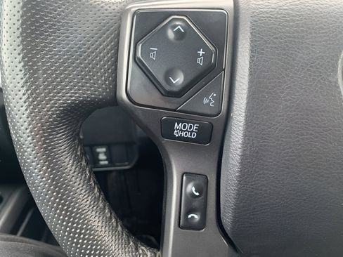 Used 2021 Toyota Tacoma TRD Off-Road image 10