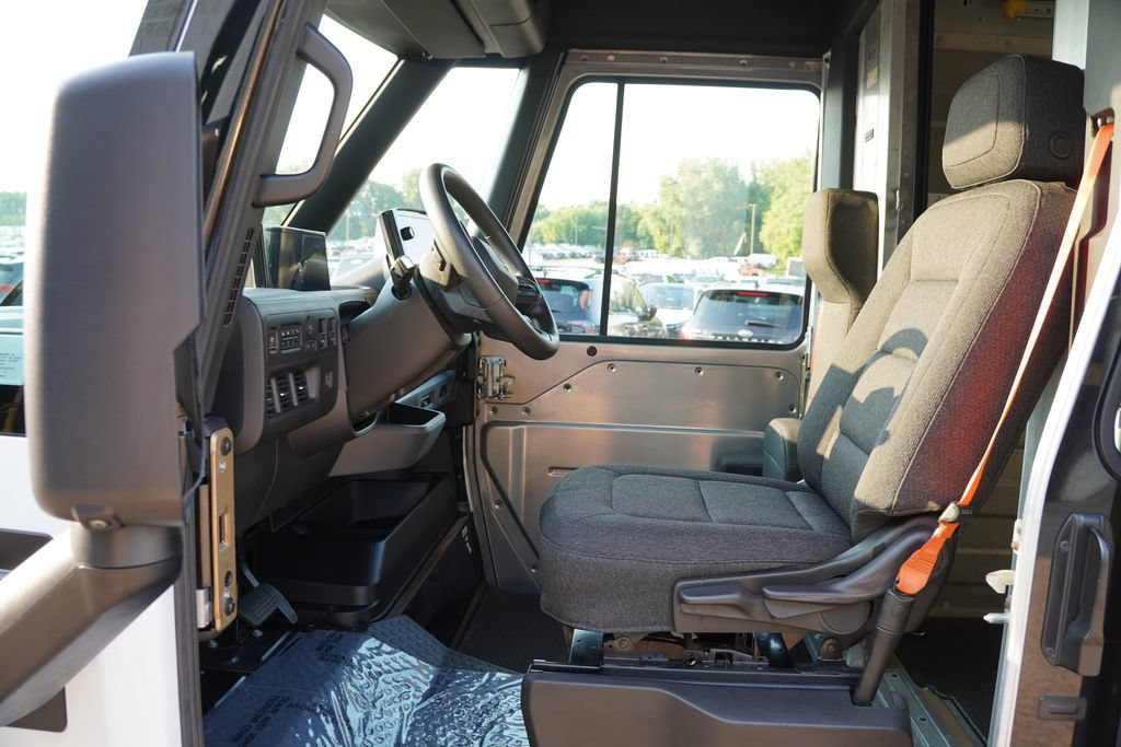 Used 2024 Chevrolet Brightdrop 400 w/ Commercial Equipment Package AWD/4WD image 15