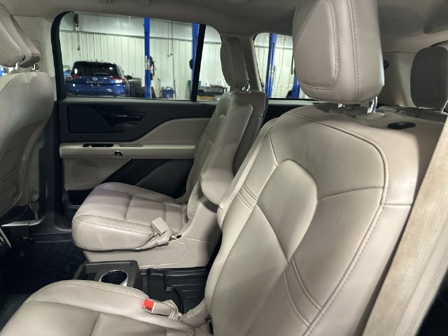 Used 2022 Lincoln Aviator AWD w/ Premium Package image 30