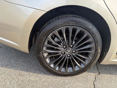 Used 2017 Toyota Avalon XLE image 32