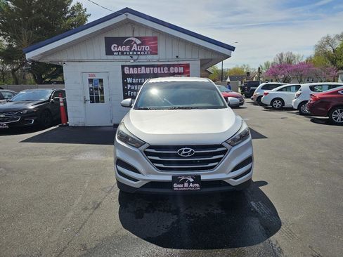 Used 2018 Hyundai Tucson SE image 2