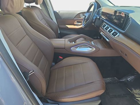 Used 2025 Mercedes-Benz GLS 450 4MATIC image 12