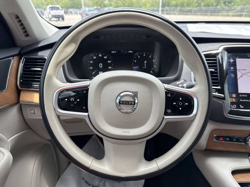 Used 2022 Volvo XC90 T6 Momentum w/ Advanced Package AWD/4WD image 11