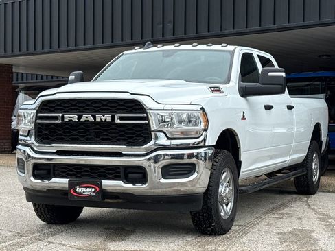 Used 2023 RAM 3500 Tradesman w/ Chrome Appearance Group AWD/4WD image 3
