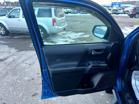 Used 2016 Toyota Tacoma SR5 image 13