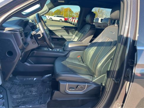 Used 2023 Ford Expedition Platinum image 16