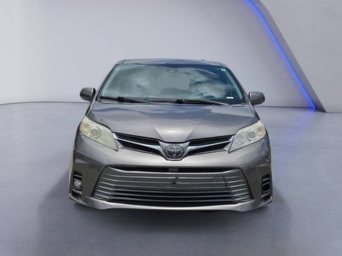 Used 2020 Toyota Sienna XLE Premium FWD image 8