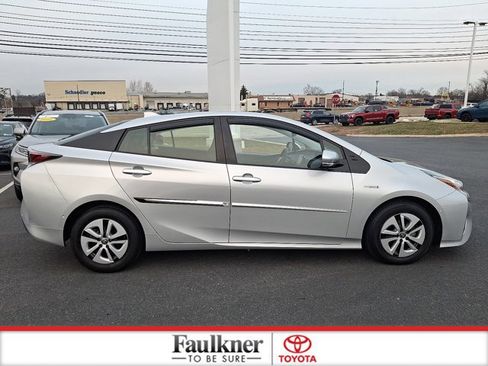 Certified 2018 Toyota Prius Four image 7