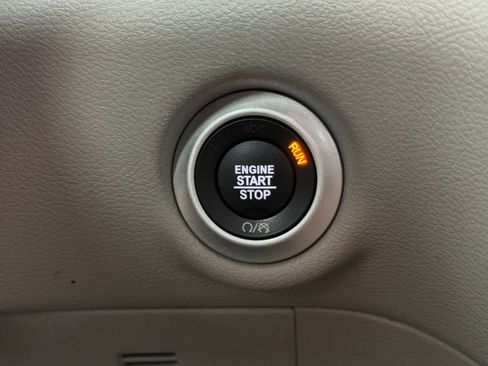 Used 2023 Chrysler Pacifica Touring-L FWD image 24