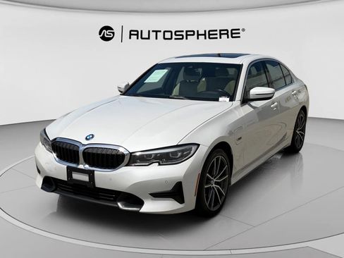 Used 2022 BMW 330e w/ Driving Assistance Package RWD image 4