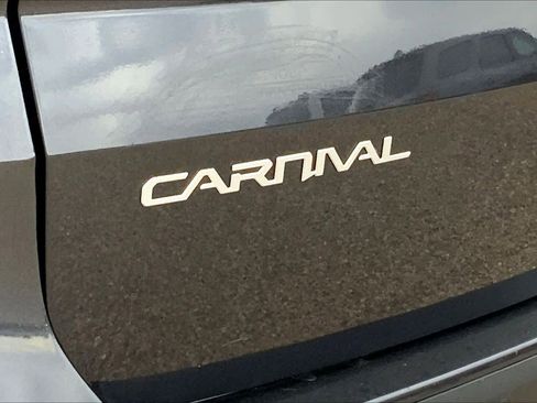 Certified 2024 Kia Carnival EX image 30