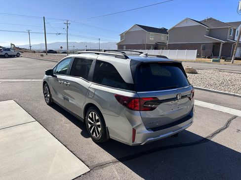 Used 2025 Honda Odyssey EX-L image 10