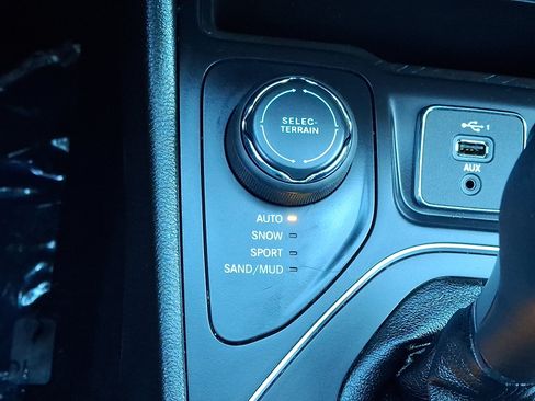 Used 2021 Jeep Cherokee Latitude Lux 80th Anniv w/ Quick Order Package 26U 80TH image 25