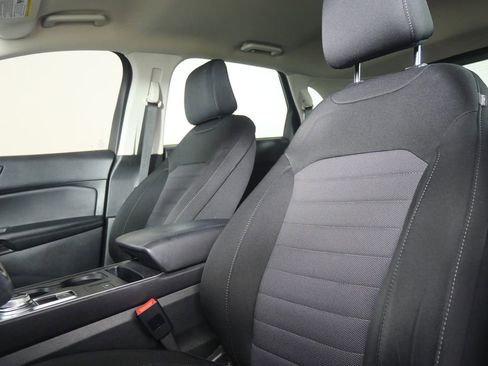 Used 2023 Ford Edge SE w/ Black Appearance Package image 9