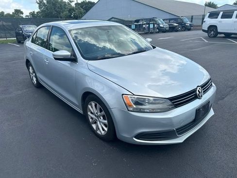 Used 2013 Volkswagen Jetta SE FWD image 3