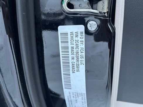 Used 2024 Chrysler Pacifica Touring-L image 42