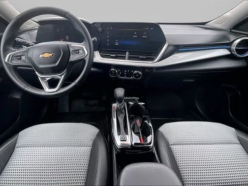 Used 2024 Chevrolet Trax LT w/ Driver Confidence Package FWD image 14