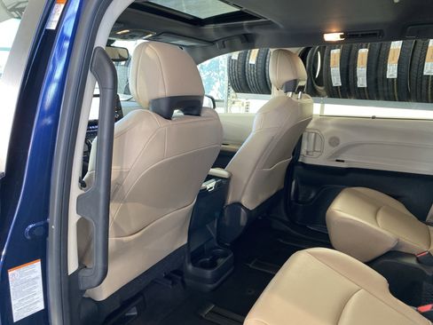 Used 2021 Toyota Sienna XLE image 24
