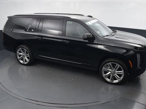 Certified 2025 Cadillac Escalade ESV Sport w/ Touring Package image 50